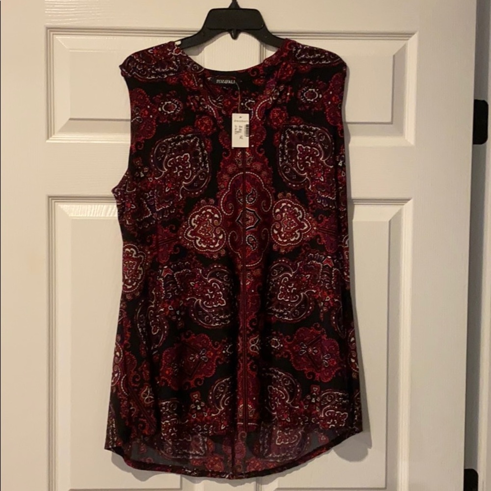 Sleeveless V-neck Top